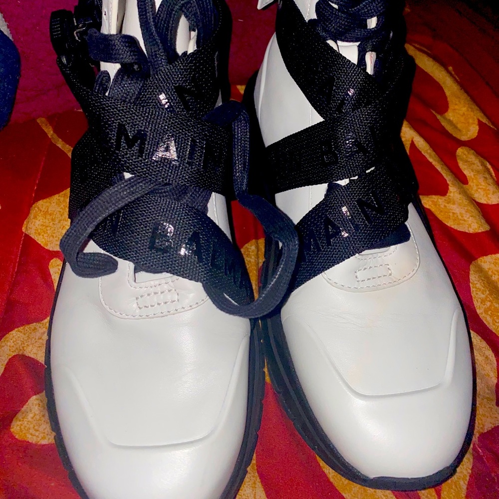 New white with black straps Balmain shoe/boot